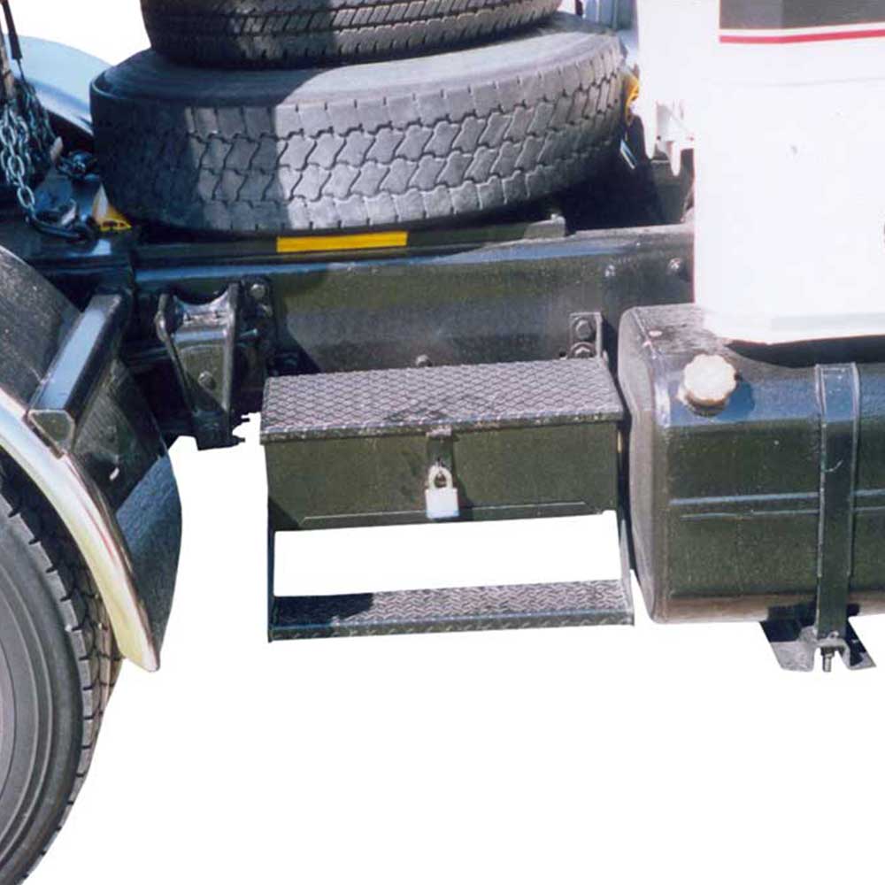 K&M Mfg Step Mount for #30 Toolbox | 22-In. - 25-In. Wide Bolt Pattern | Black Powder Coat